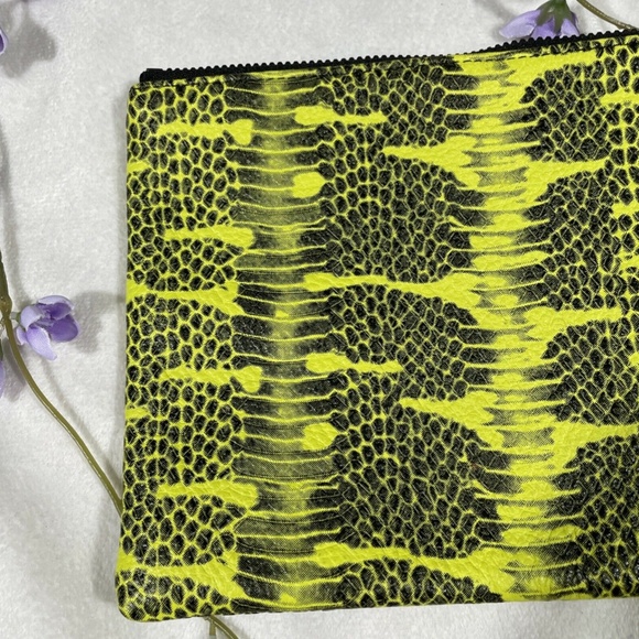NWT Aimee Kestenberg‎ Berkeley Leather Pouch in Citrine Python - Picture 2 of 13